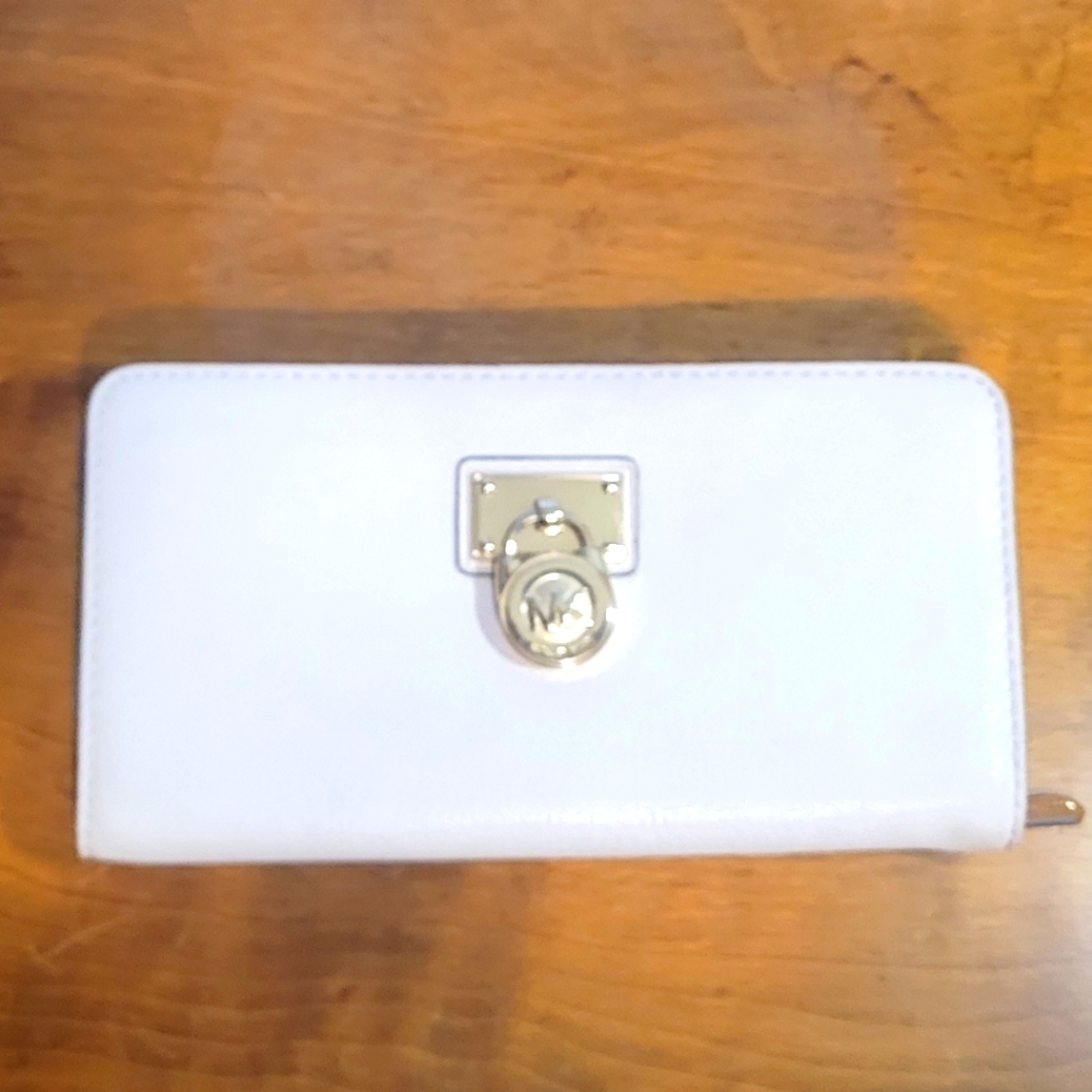 Michael Kors wallet in cream color